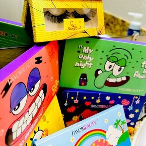 Get the Eyes look with your bundle kit. 1 palette and 2 lashes!